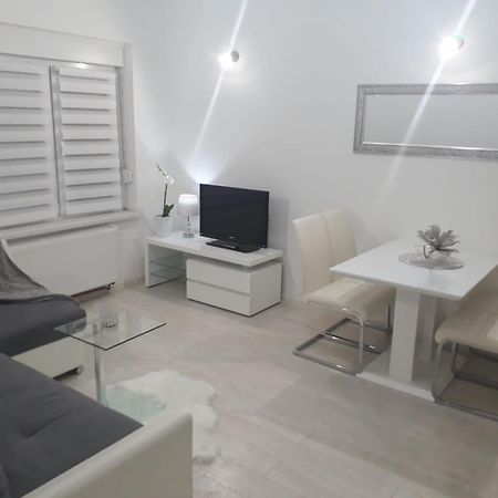 אוטוצאץ Apartman Kristina - Self Check In & Check Out מראה חיצוני תמונה